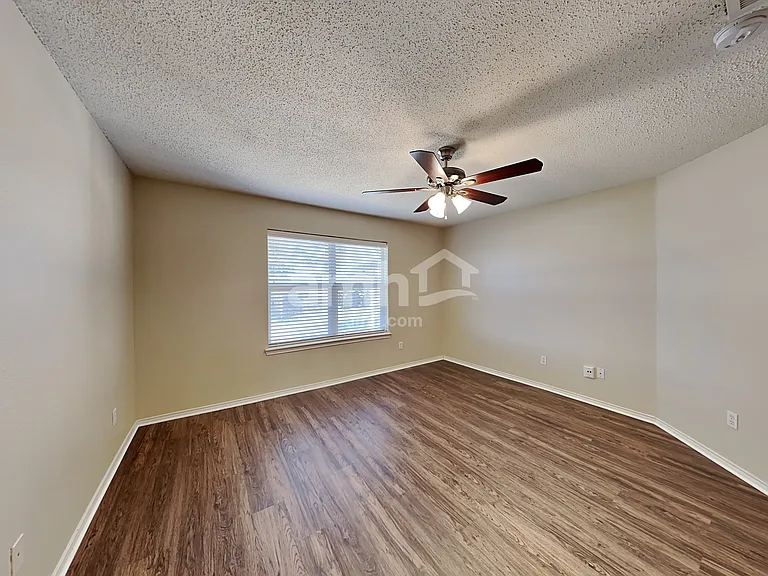 636 Blueberry Hill Ln — Photo 10