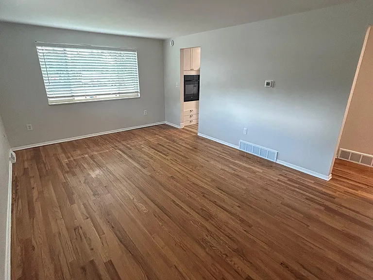 6004 S Prince St — Photo 3