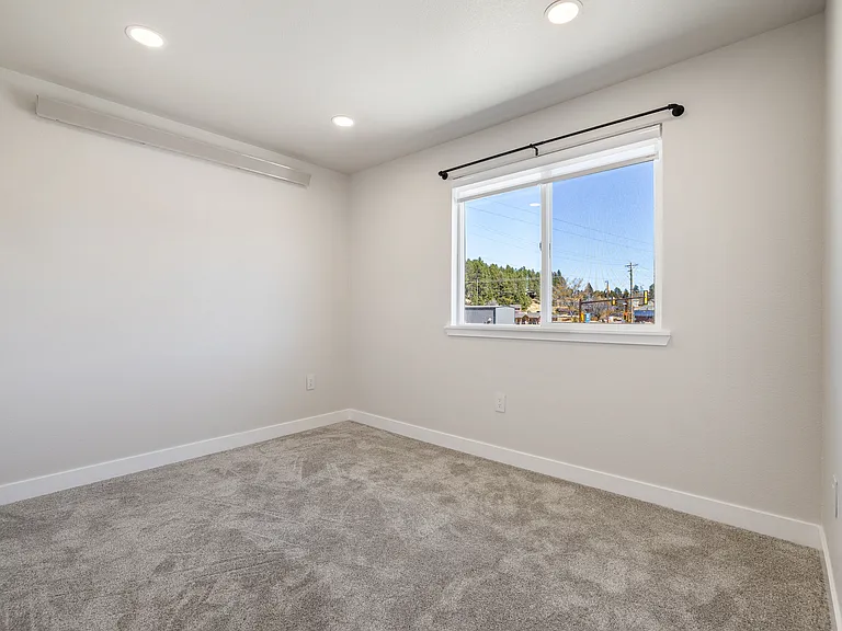 Ponderosa Apartments — Photo 40