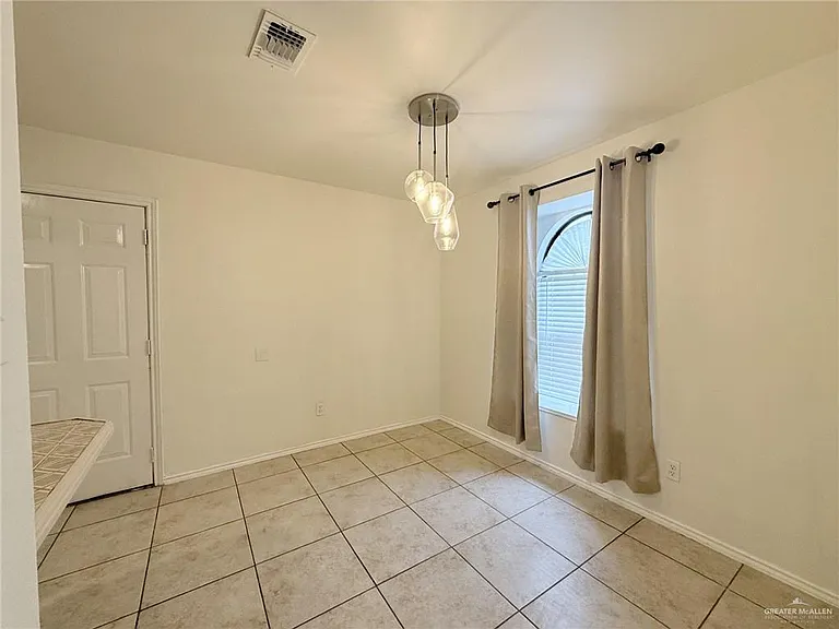 2400 E Brazil St — Photo 7