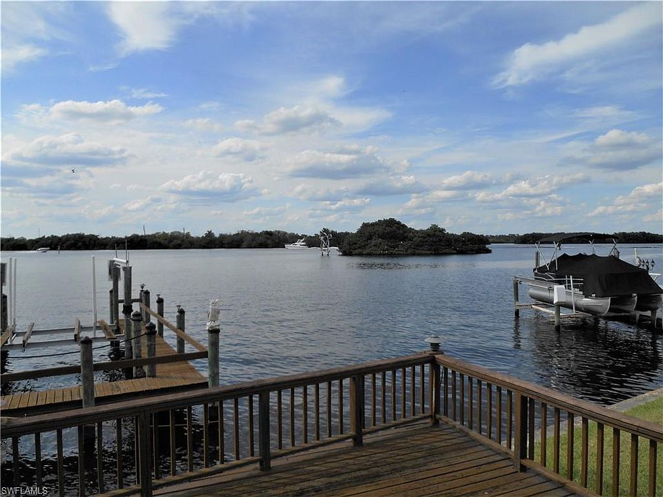 1st image of 320 Shoreland Dr