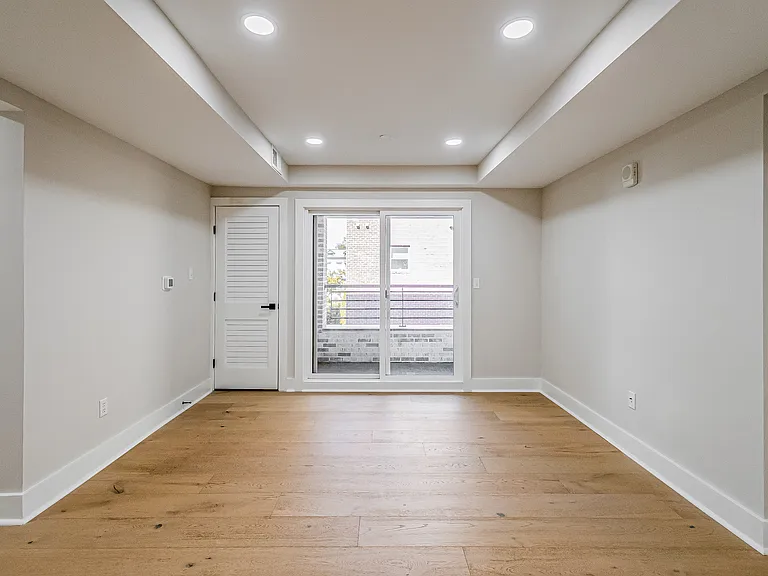 919 12th St NE #202 — Photo 3