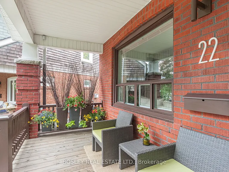 22 Martin Cres — Photo 4