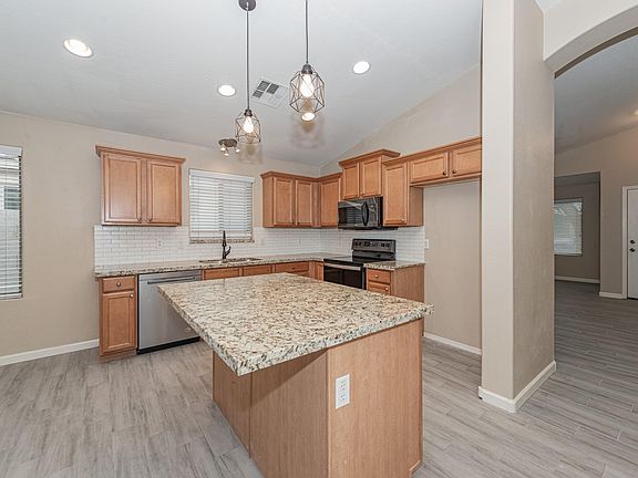 3rd image of 45686 W Tulip Ln