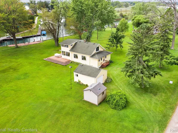 137 Druid Dr, Clay, MI 48001