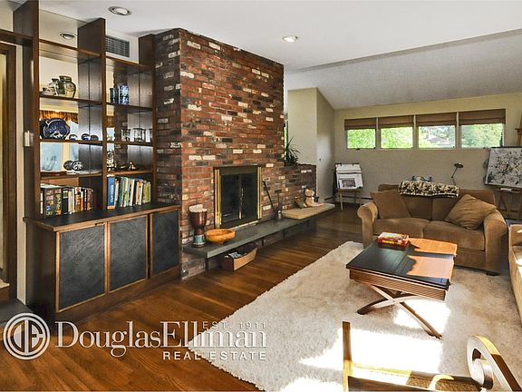 3rd image of 15 Maple Dr