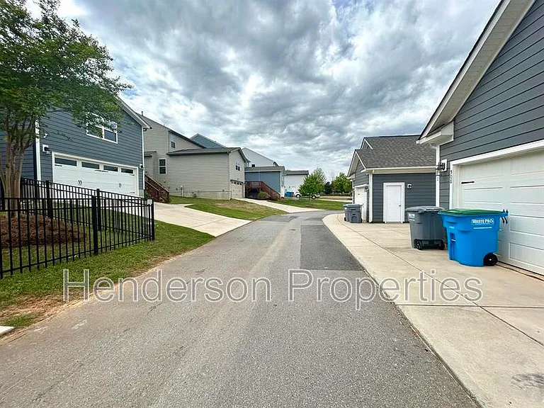 512 Laurel Walk Ln — Photo 19