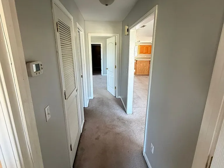511 W Watts St — Photo 12