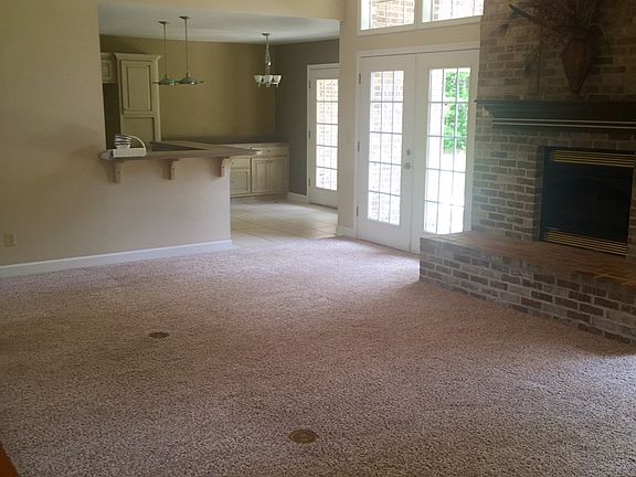 Living Room/Bar/Kitchen 