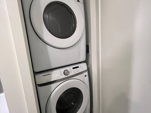1 bedroom rental in Surrey — photo 18