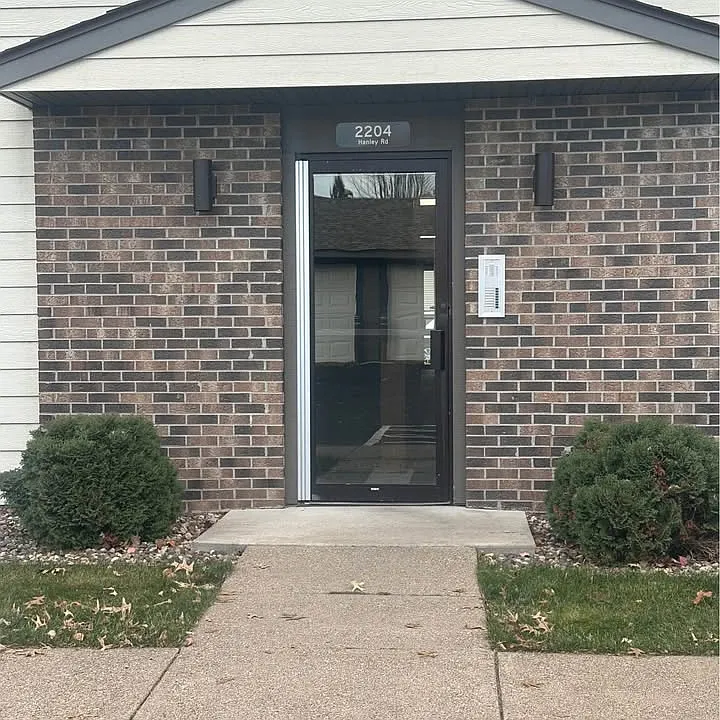 2204 Hanley Rd #3