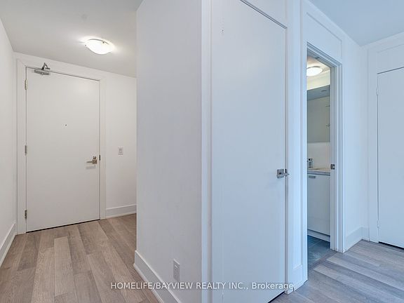 4th image of 32 Davenport Rd #703