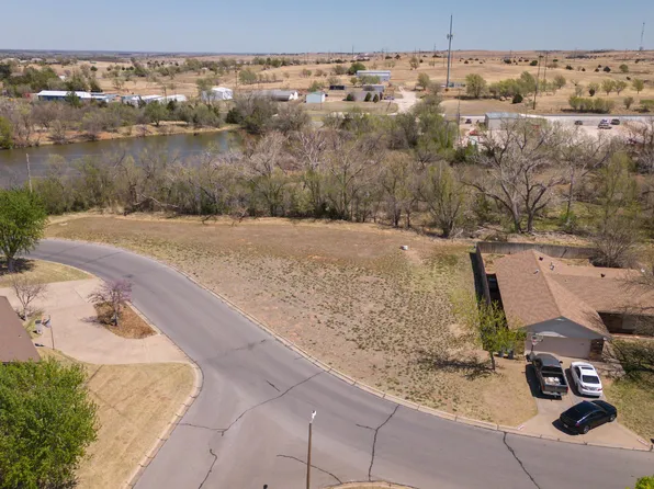 6131 Edgewater Dr, Woodward, OK 73801