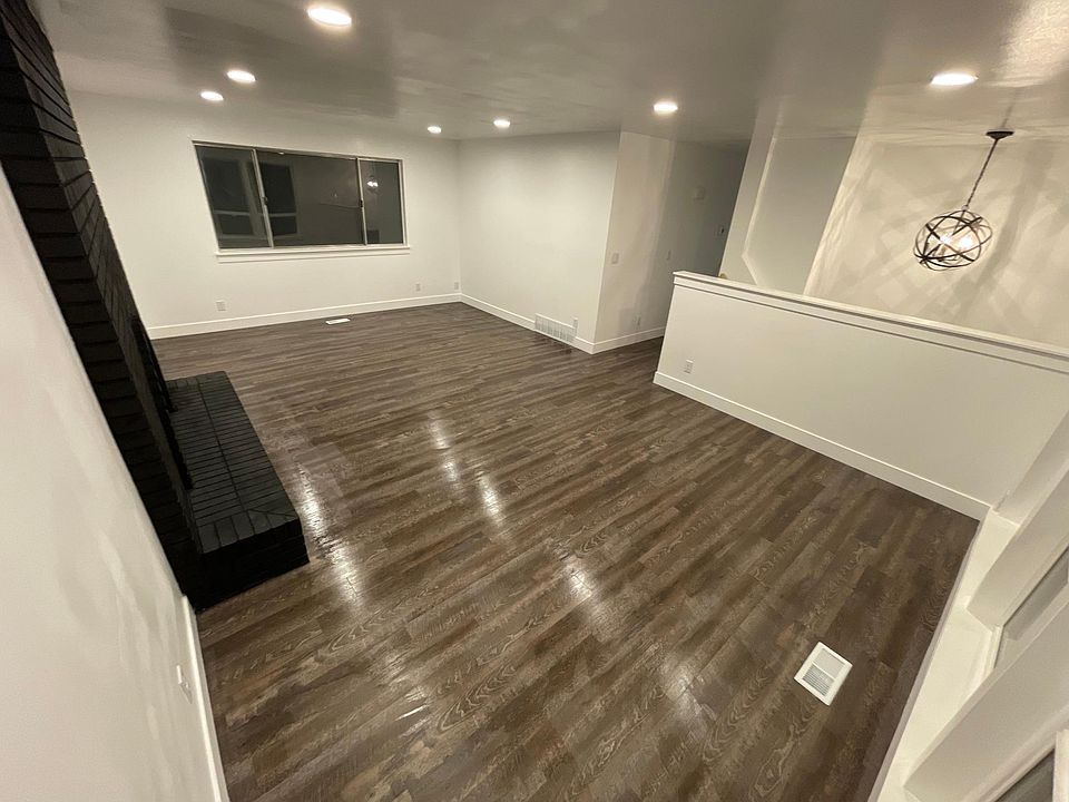 1st image of 582 E Ramona Ave