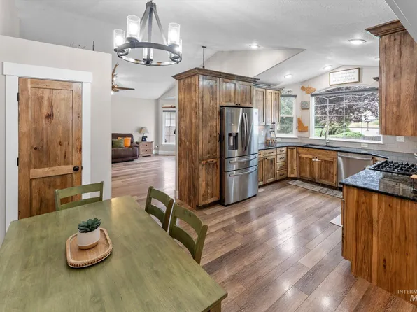 1074 N Clara Ave, Meridian, ID 83642