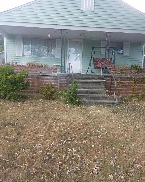 1st image of 223 Cedar Ave