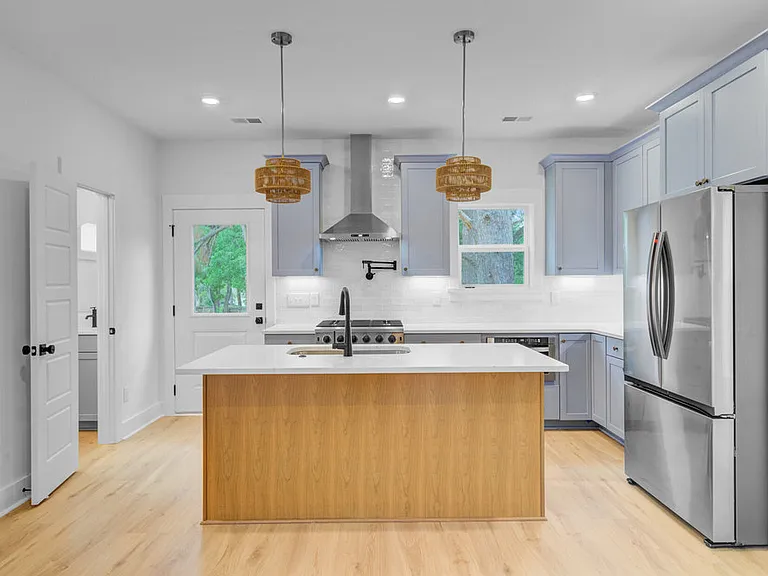 515 Joseph St — Photo 15