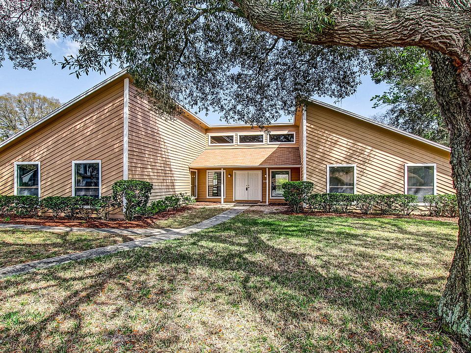 1st image of 301 Gleneagles Dr