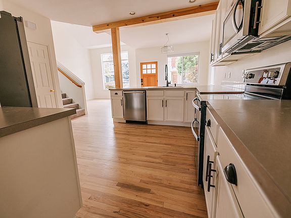 3rd image of 410 NE 64th Pl