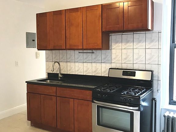 5th image of 2370 29th St APT 23