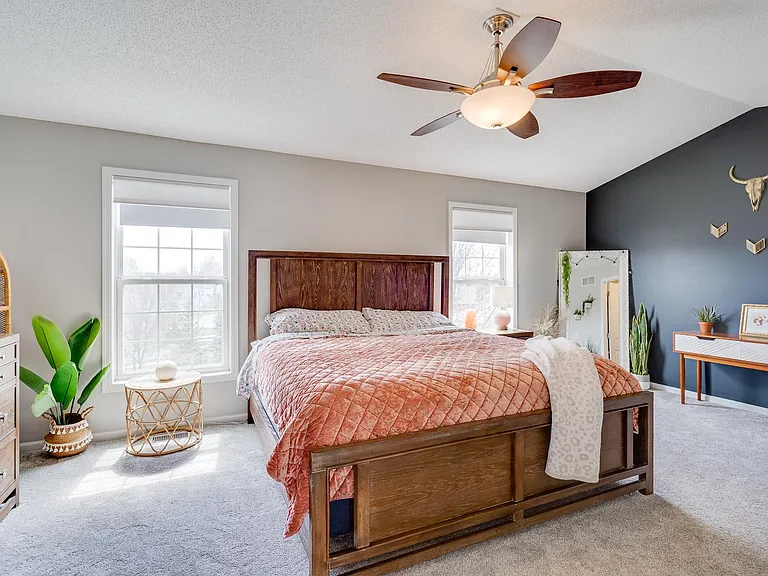 upper floor - larger master suite bedroom
