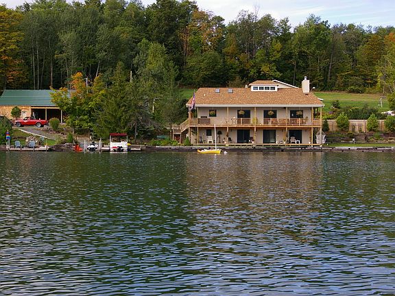 fulle picture with garage