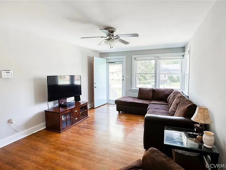6903 Princess Rd — Photo 3