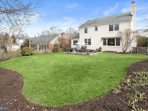 3rd image of 4716 Merivale Rd