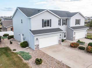 917 Calvert Dr, Bismarck, ND 58503
