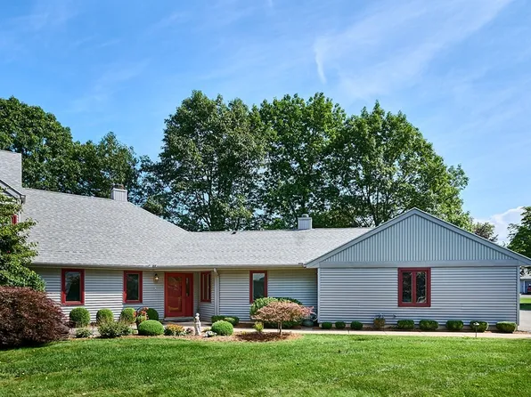 21 McIntosh Dr, Amherst, MA 01002