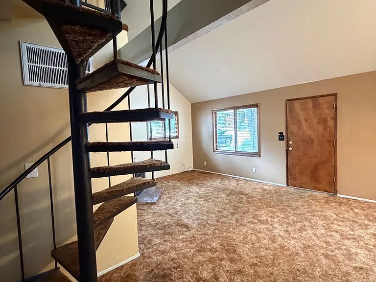 1247 Sierra Blvd — Photo 8