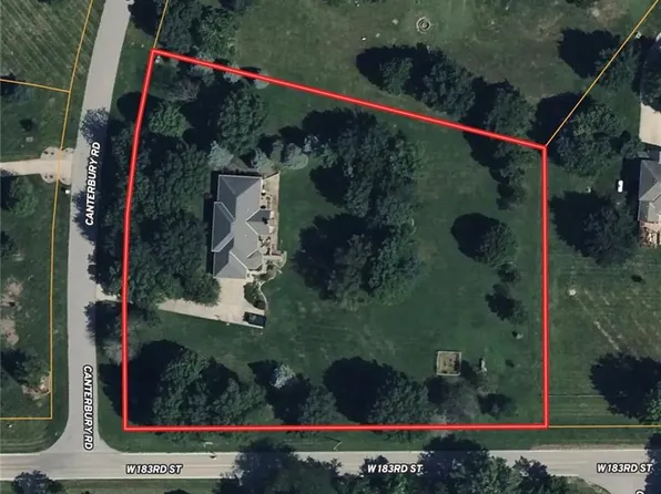 18275 Canterbury Rd, Stilwell, KS 66085