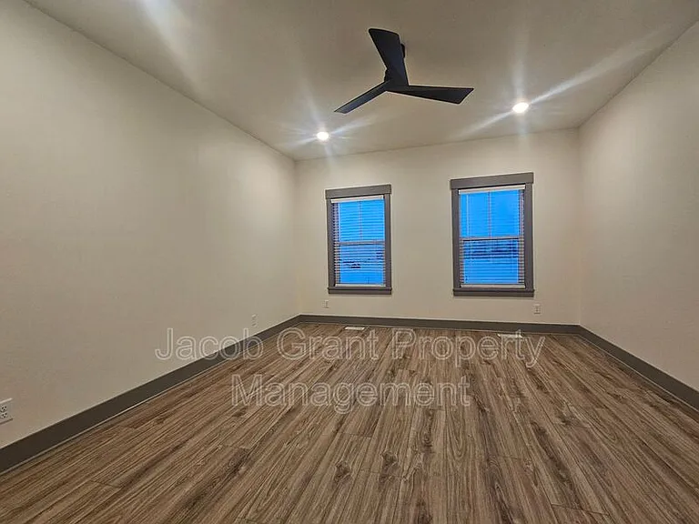 5157 N Beach Dr — Photo 12