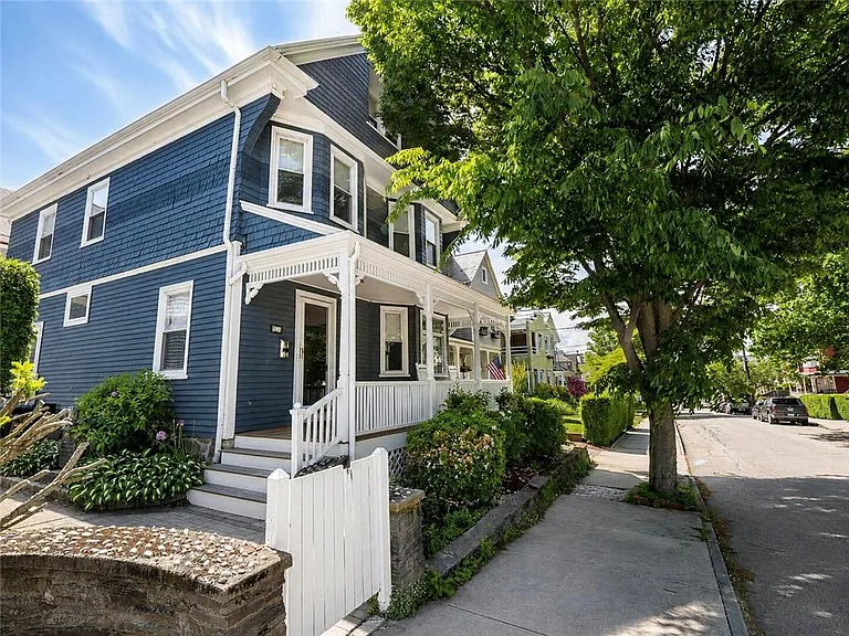 27 Mann Ave — Photo 2