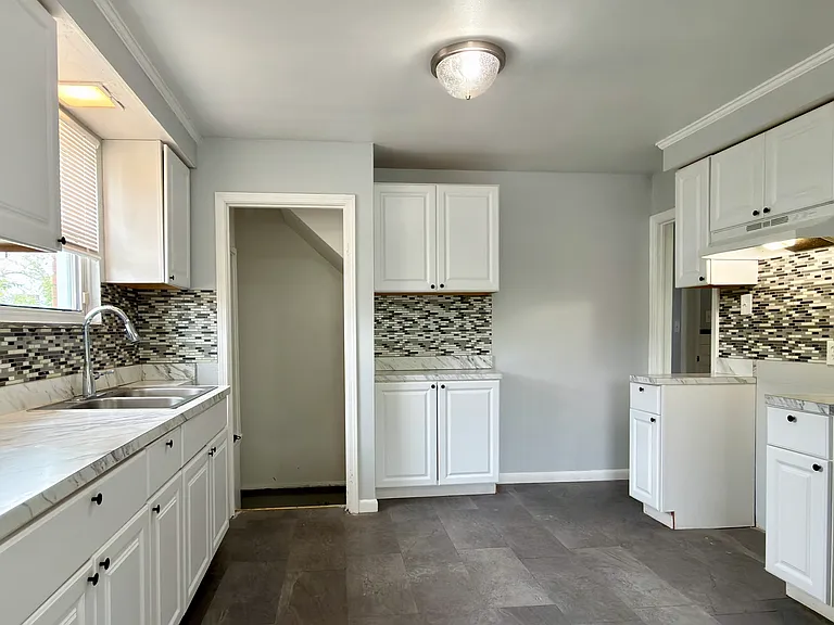 13618 Grandmont Ave — Photo 2