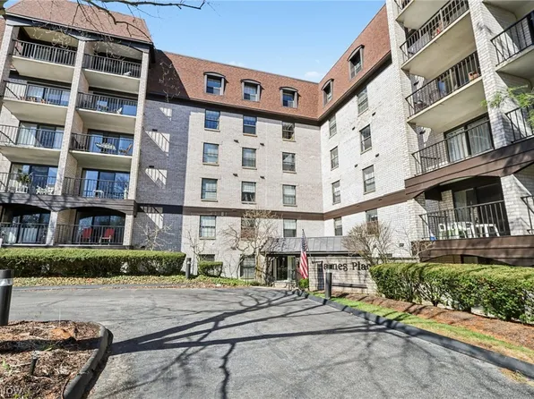 800 Brick Mill Run APT 109, Westlake, OH 44145