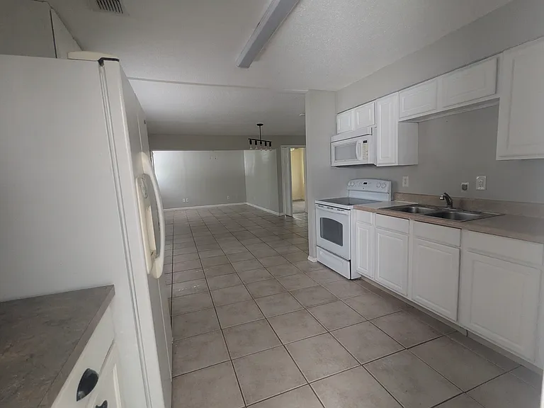 15216 Hays Rd — Photo 5