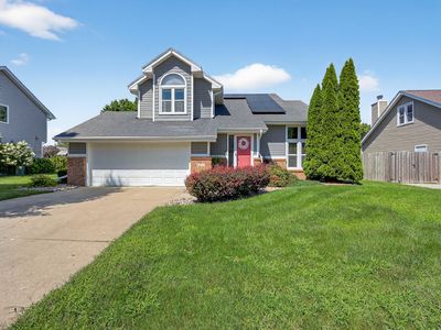 8217 Oakwood Dr, Urbandale, IA, 50322