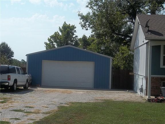 2nd image of 746 N 141st St