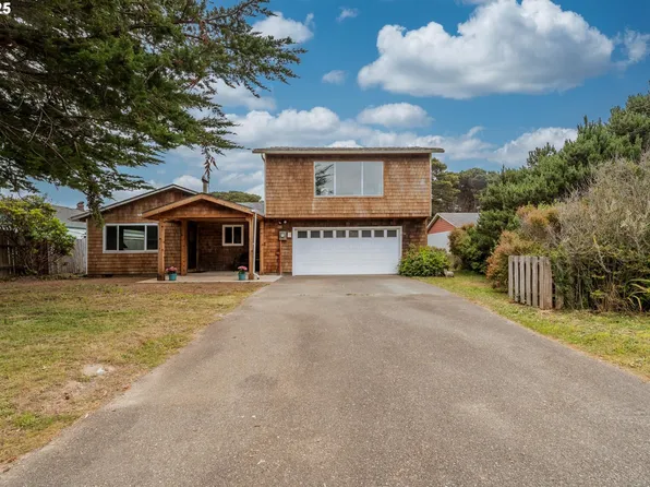 1145 Newport Ave SW, Bandon, OR 97411