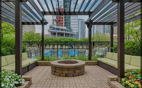 400 N La Salle Dr Photo 1