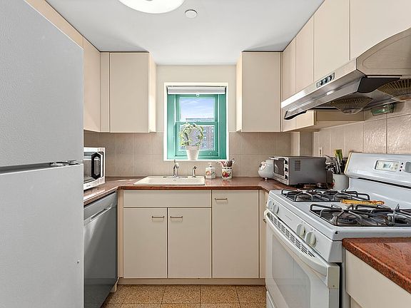 3rd image of 63-47 Booth St #5E