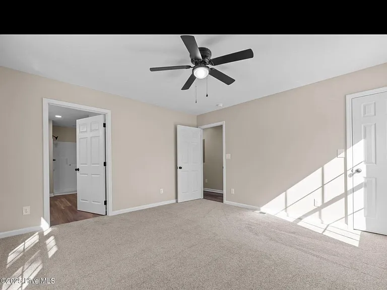 215 Beech St — Photo 11