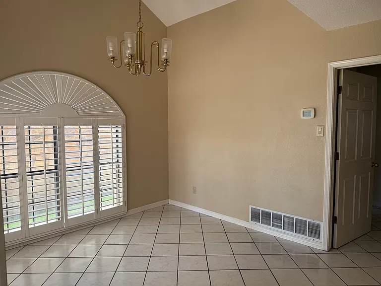 2112 Home Show Ln — Photo 9
