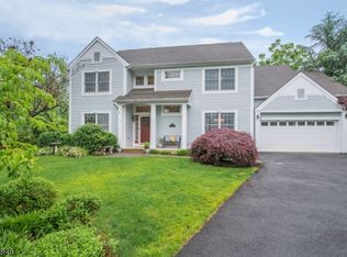 12 Frost Ln, New Providence, NJ 07974