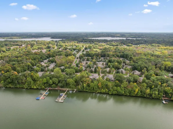 10805 Woodland Dr, Chisago City, MN 55013