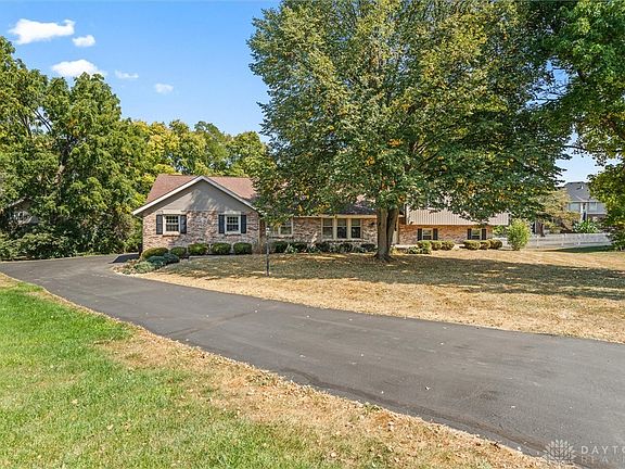 3rd image of 465 Birchwood Ct