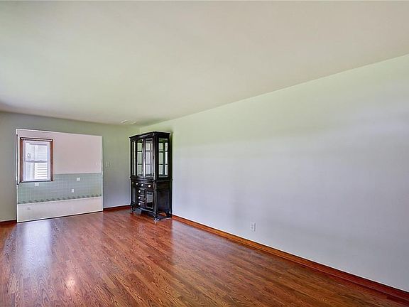 4th image of 445 Schooley Dr