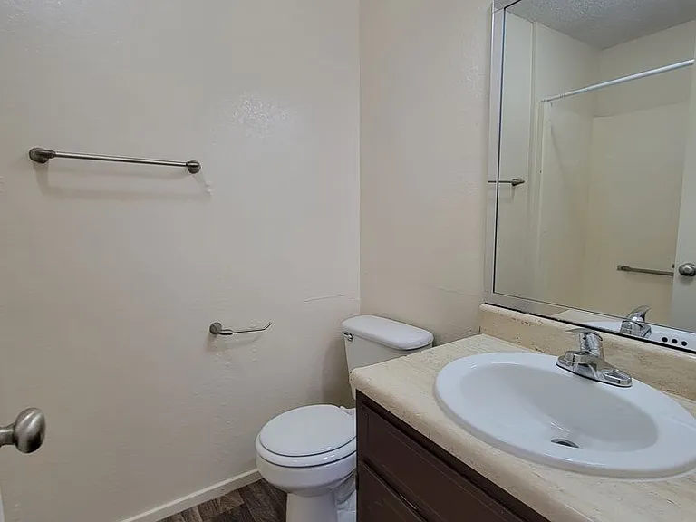 Gant Apartments — Photo 13