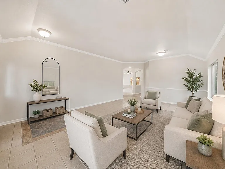 2714 Crestbrook Ct — Photo 4